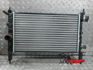 Gebruikte Radiateur Opel Astra F (56/57) 1.6i Prijs € 31,50 Margeregeling aangeboden door Autosloperij Pieper BV
