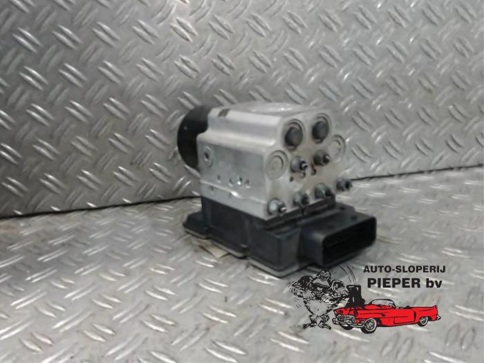 Gebruikte ABS Pomp Opel Vectra C Caravan 3.0 CDTI V6 24V Prijs € 73,50 Margeregeling aangeboden door Autosloperij Pieper BV