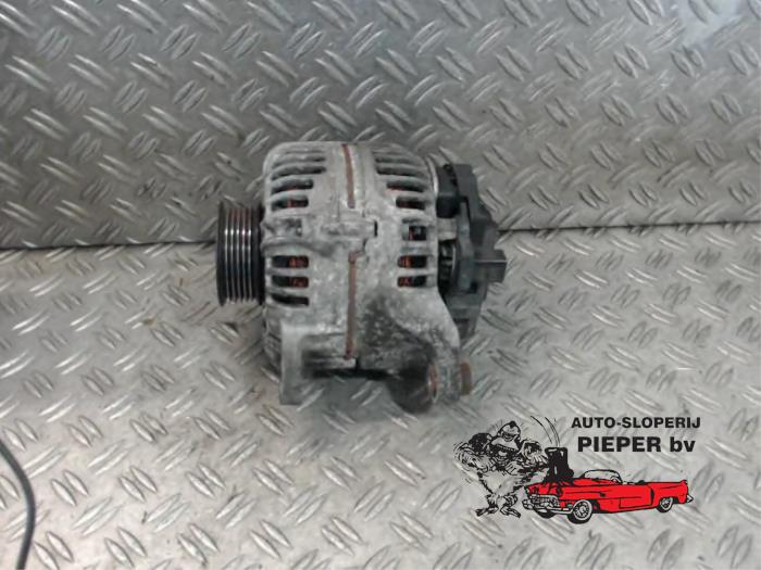 Gebruikte Dynamo Volkswagen Passat Variant (3B6) 2.5 TDI V6 24V Prijs € 52,50 Margeregeling aangeboden door Autosloperij Pieper BV