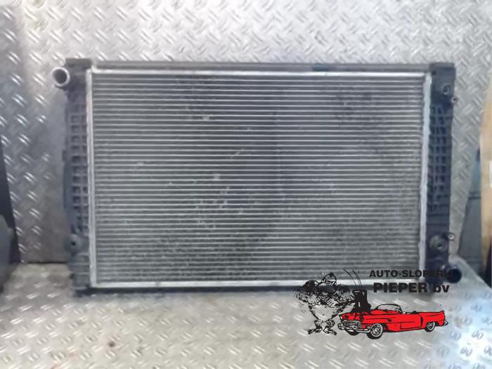 Gebruikte Radiateur Volkswagen Passat Variant (3B6) 2.5 TDI V6 24V Prijs € 42,00 Margeregeling aangeboden door Autosloperij Pieper BV