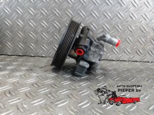 Gebruikte Pomp Servo Mercedes Vito (638.0) 2.2 CDI 108 16V Prijs op aanvraag aangeboden door Autosloperij Pieper BV