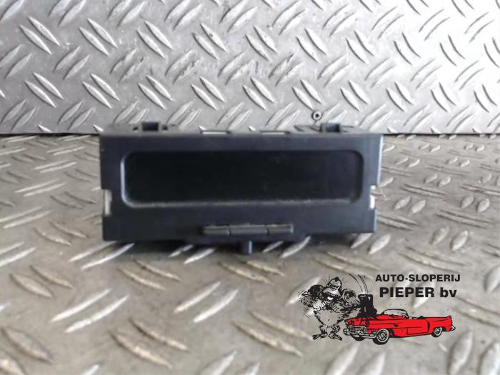 Gebruikte Display Interieur Renault Megane II Grandtour (KM) 1.6 16V Prijs € 26,25 Margeregeling aangeboden door Autosloperij Pieper BV