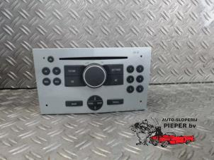 Gebruikte Radio CD Speler Opel Astra H SW (L35) 1.8 16V Prijs op aanvraag aangeboden door Autosloperij Pieper BV
