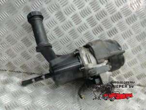Gebruikte Stuurpomp Peugeot 307 (3A/C/D) 1.6 16V Prijs € 78,75 Margeregeling aangeboden door Autosloperij Pieper BV