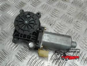 Gebruikte Motor electrisch raam BMW 3 serie (E46/4) 328i 24V Prijs € 36,75 Margeregeling aangeboden door Autosloperij Pieper BV