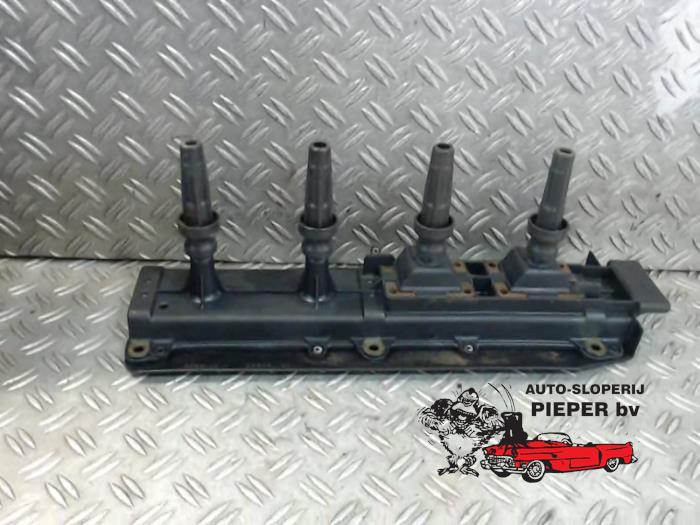 Gebruikte Bobine Peugeot 406 Break (8E/F) 1.8 16V Prijs € 52,50 Margeregeling aangeboden door Autosloperij Pieper BV