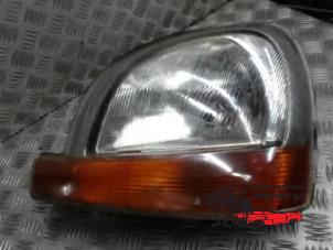 Gebruikte Linker Koplamp Renault Kangoo Express (FC) 1.9 D 55 Prijs € 36,75 Margeregeling aangeboden door Autosloperij Pieper BV