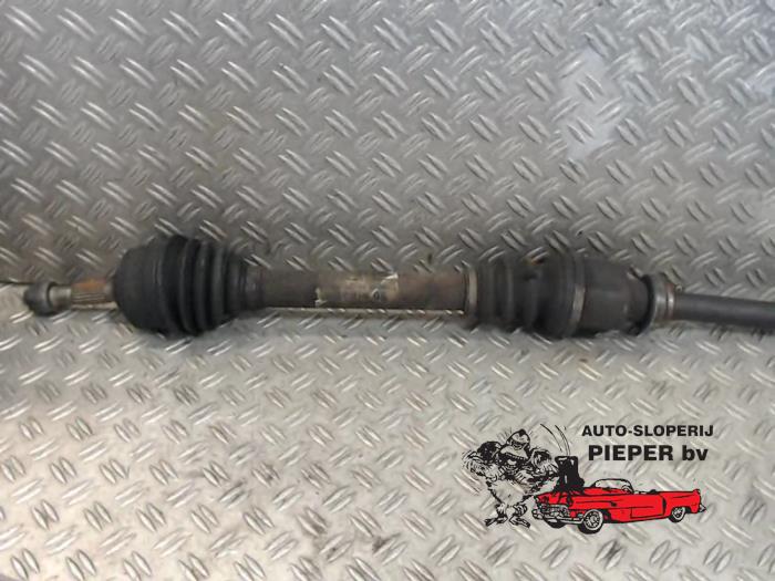 Gebruikte Steekas rechts-voor Peugeot 206 (2A/C/H/J/S) 1.4 XR,XS,XT,Gentry Prijs € 36,75 Margeregeling aangeboden door Autosloperij Pieper BV