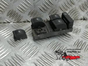 Gebruikte Elektrisch Raam Schakelaar Audi A4 Avant Quattro (B7) 2.0 TFSI 20V Prijs € 21,00 Margeregeling aangeboden door Autosloperij Pieper BV