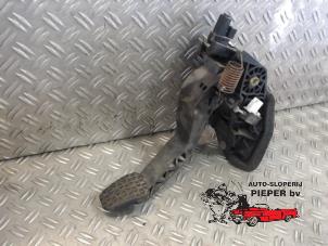 Gebruikte Koppelingspedaal Ford Tourneo Courier (JU2) 1.0 Ti-VCT EcoBoost 12V Prijs op aanvraag aangeboden door Autosloperij Pieper BV