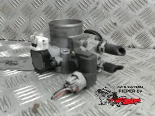 Gebruikte Gasklephuis Suzuki Swift (SF310/413) 1.3i 16V Prijs € 42,00 Margeregeling aangeboden door Autosloperij Pieper BV