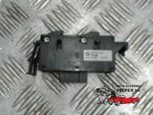 Gebruikte Ruit schakelaar elektrisch BMW 3 serie (E46/2) 320 Cd 16V Prijs op aanvraag aangeboden door Autosloperij Pieper BV