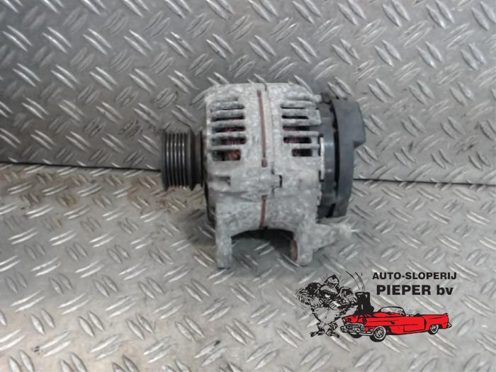 Gebruikte Dynamo Volkswagen New Beetle (9C1/9G1) 2.0 Prijs € 36,75 Margeregeling aangeboden door Autosloperij Pieper BV