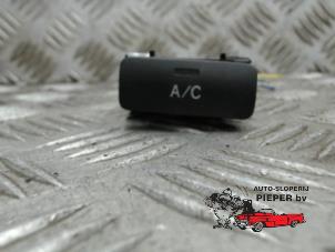 Gebruikte Airco Schakelaar Toyota Corolla (E12) 1.6 16V VVT-i Prijs € 10,50 Margeregeling aangeboden door Autosloperij Pieper BV