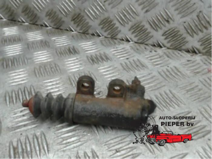 Gebruikte Koppeling Hulp Cilinder Toyota Corolla (E12) 1.6 16V VVT-i Prijs € 26,25 Margeregeling aangeboden door Autosloperij Pieper BV