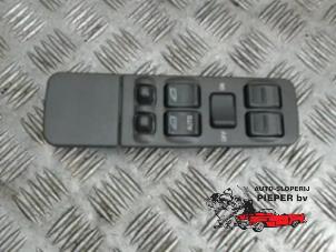 Gebruikte Elektrisch Raam Schakelaar Volvo S40 (VS) 1.8 16V Prijs € 26,25 Margeregeling aangeboden door Autosloperij Pieper BV