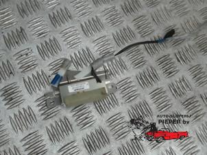 Gebruikte Antenne Versterker Honda Civic (FK/FN) 1.8i VTEC 16V Prijs € 21,00 Margeregeling aangeboden door Autosloperij Pieper BV