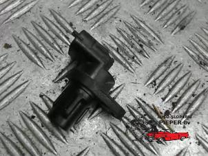 Gebruikte Nokkenas Sensor Mercedes ML II (164/4JG) 3.5 350 V6 24V Prijs € 26,25 Margeregeling aangeboden door Autosloperij Pieper BV