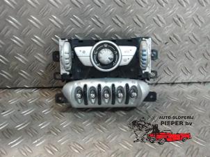 Gebruikte Chaufage Bedieningspaneel Mini Mini (R56) 1.4 16V One Prijs € 78,75 Margeregeling aangeboden door Autosloperij Pieper BV