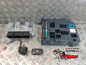 Gebruikte Computer Motormanagement Peugeot 1007 (KM) 1.6 GTI,Gentry 16V Prijs € 131,25 Margeregeling aangeboden door Autosloperij Pieper BV