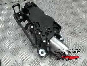 Gebruikte Ruitenwissermotor achter Peugeot 206 SW (2E/K) 1.6 HDi 16V FAP Prijs op aanvraag aangeboden door Autosloperij Pieper BV