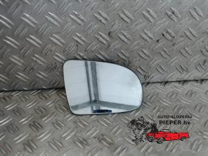 Gebruikte Spiegelglas rechts Opel Corsa B (73/78/79) 1.2i 16V Prijs € 10,50 Margeregeling aangeboden door Autosloperij Pieper BV