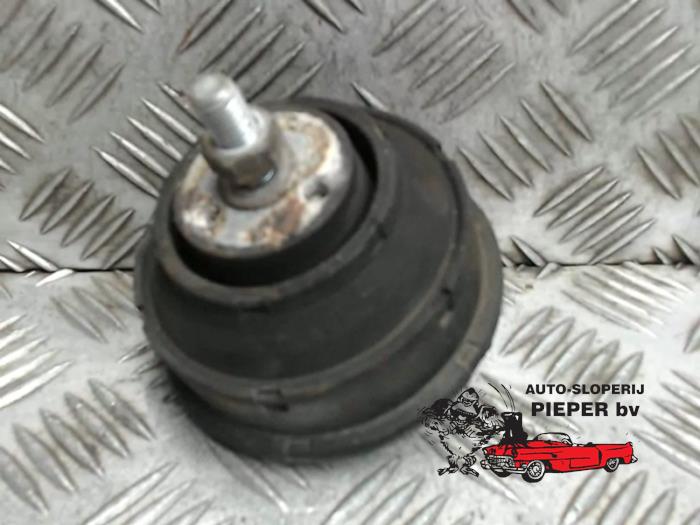 Gebruikte Motorsteun BMW 3 serie (E36/4) 318i Prijs € 35,00 Margeregeling aangeboden door Autosloperij Pieper BV