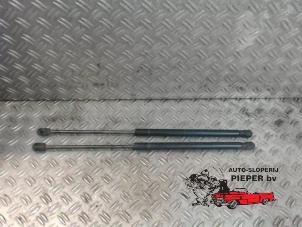 Gebruikte Gasdemperset Achterklep Mini Mini (R56) 1.6 16V Cooper Prijs € 26,25 Margeregeling aangeboden door Autosloperij Pieper BV