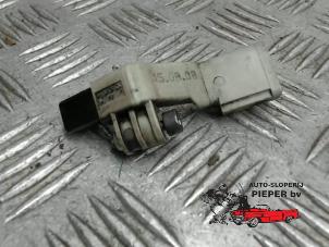 Gebruikte Krukas sensor Volkswagen Caddy III (2KA,2KH,2CA,2CH) 1.9 TDI Prijs € 21,00 Margeregeling aangeboden door Autosloperij Pieper BV
