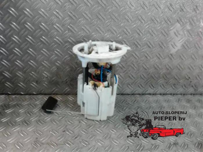 Gebruikte Tank element Pomp Volvo V40 (MV) 2.0 D4 16V Prijs € 52,50 Margeregeling aangeboden door Autosloperij Pieper BV