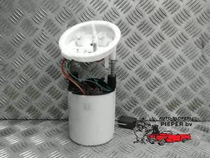 Gebruikte Benzinepomp BMW 3 serie (E90) 325i 24V Prijs € 52,50 Margeregeling aangeboden door Autosloperij Pieper BV