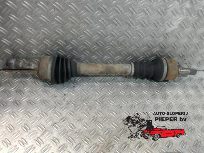 Gebruikte Steekas links-voor Peugeot 206 (2A/C/H/J/S) 1.6 XS,XT Prijs € 35,00 Margeregeling aangeboden door Autosloperij Pieper BV