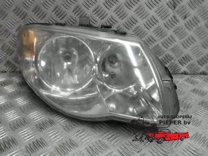 Gebruikte Koplamp rechts Chrysler Voyager/Grand Voyager (RG/RS) 2.8 CRD 16V Autom. Prijs € 63,00 Margeregeling aangeboden door Autosloperij Pieper BV