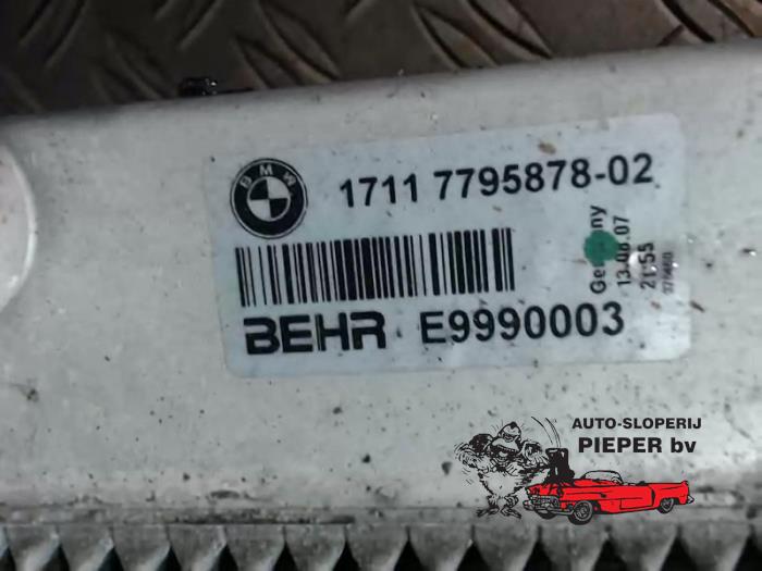 Radiateur van een BMW 5 serie Touring (E61) 525d 24V 2007