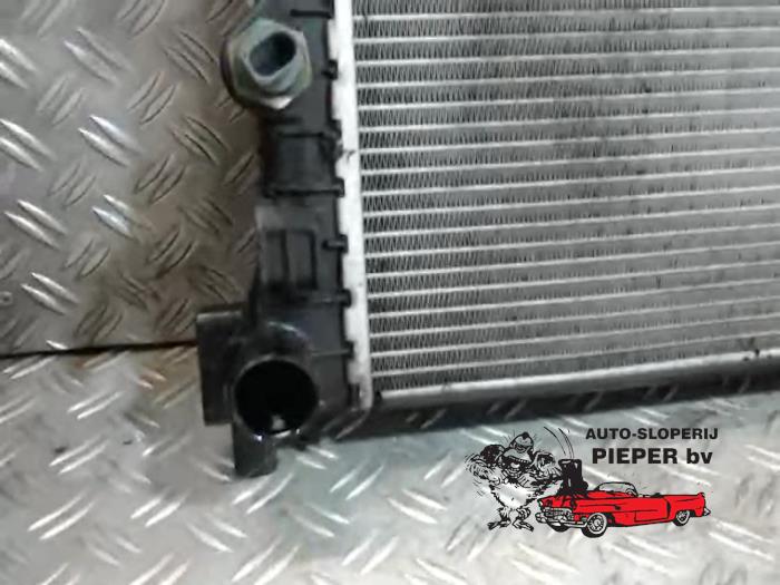 Radiateur van een Audi A1 (8X1/8XK) 1.2 TFSI 2011