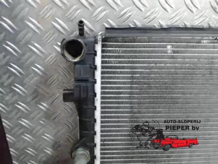 Radiateur van een Audi A1 (8X1/8XK) 1.2 TFSI 2011