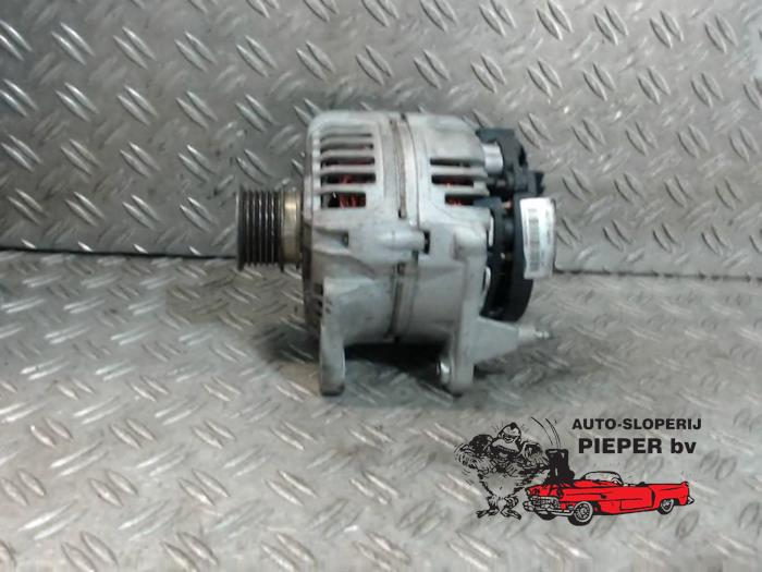 Gebruikte Dynamo Volkswagen Polo III (6N2) 1.4 16V 100 Prijs € 42,00 Margeregeling aangeboden door Autosloperij Pieper BV