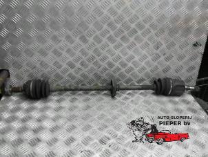 Gebruikte Aandrijfas rechts-voor Kia Rio (DC22/24) 1.3 Prijs € 47,25 Margeregeling aangeboden door Autosloperij Pieper BV