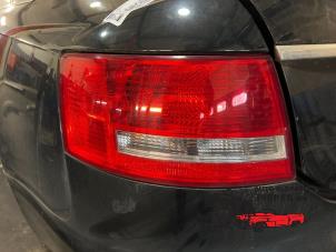 Gebruikte Achterlicht links Audi A6 (C6) 3.0 TDI V6 24V Quattro Prijs € 40,00 Margeregeling aangeboden door Autosloperij Pieper BV
