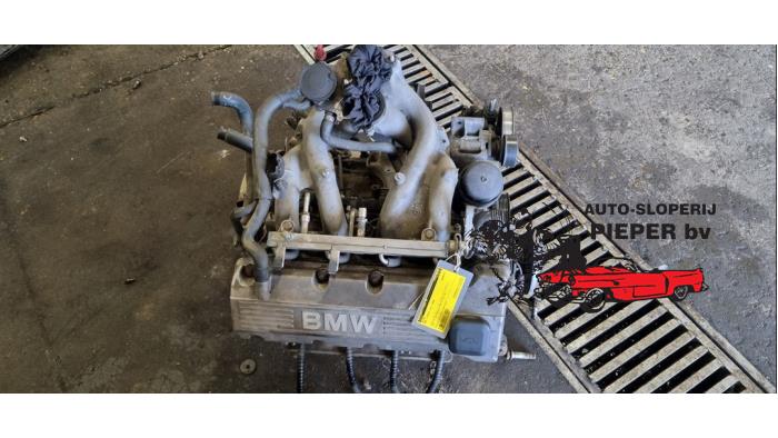 Gebruikte Motor BMW 3 serie Compact (E36/5) 316i Prijs € 315,00 Margeregeling aangeboden door Autosloperij Pieper BV