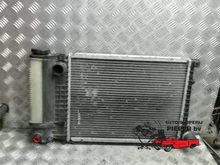 Gebruikte Radiateur BMW 3 serie Compact (E36/5) 316i Prijs € 42,00 Margeregeling aangeboden door Autosloperij Pieper BV