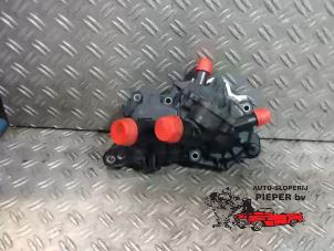 Gebruikte Thermostaathuis Volkswagen Up! (121) 1.0 12V 60 Prijs € 68,25 Margeregeling aangeboden door Autosloperij Pieper BV