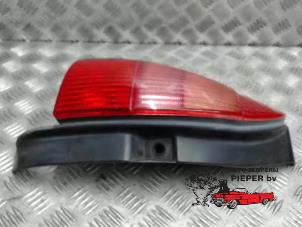 Gebruikte Achterlichtglas links Peugeot 306 Break (7E) 1.6i XR,XT,ST Prijs op aanvraag aangeboden door Autosloperij Pieper BV