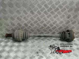 Gebruikte Aandrijfas links-achter BMW 5 serie (E39) 540i 32V Prijs op aanvraag aangeboden door Autosloperij Pieper BV