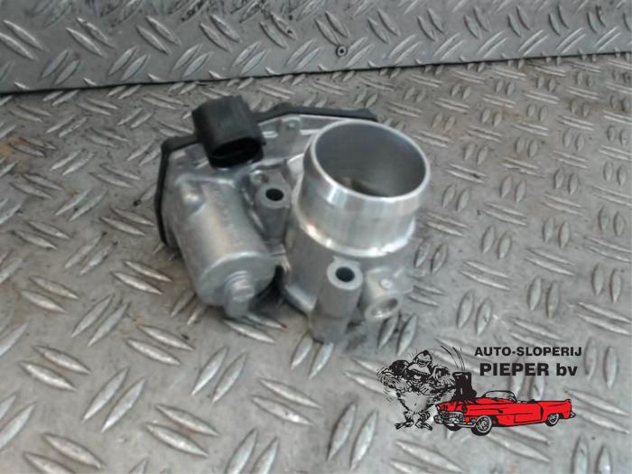 Gebruikte Gasklephuis Ford Focus 3 1.0 Ti-VCT EcoBoost 12V 100 Prijs € 36,75 Margeregeling aangeboden door Autosloperij Pieper BV
