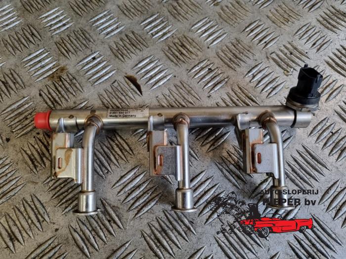Gebruikte Injector brug Ford Focus 3 1.0 Ti-VCT EcoBoost 12V 100 Prijs € 31,50 Margeregeling aangeboden door Autosloperij Pieper BV