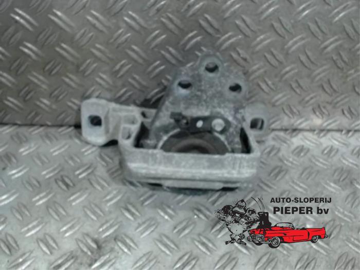 Gebruikte Motorrubber Ford Focus 3 1.0 Ti-VCT EcoBoost 12V 100 Prijs € 36,75 Margeregeling aangeboden door Autosloperij Pieper BV
