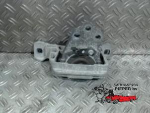 Gebruikte Motorsteun Ford Focus 3 1.0 Ti-VCT EcoBoost 12V 100 Prijs € 36,75 Margeregeling aangeboden door Autosloperij Pieper BV