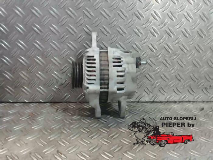 Gebruikte Dynamo Mitsubishi Colt (Z2/Z3) 1.3 16V Prijs € 36,75 Margeregeling aangeboden door Autosloperij Pieper BV