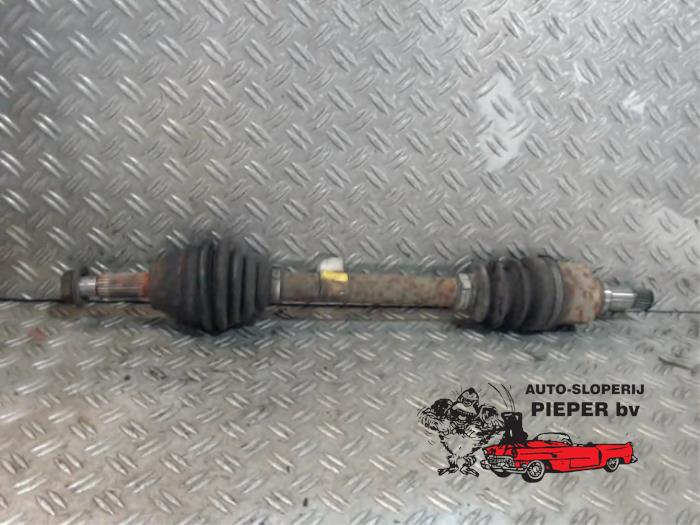 Gebruikte Aandrijfas links-voor Ford Fiesta 5 (JD/JH) 1.25 16V Prijs € 36,75 Margeregeling aangeboden door Autosloperij Pieper BV